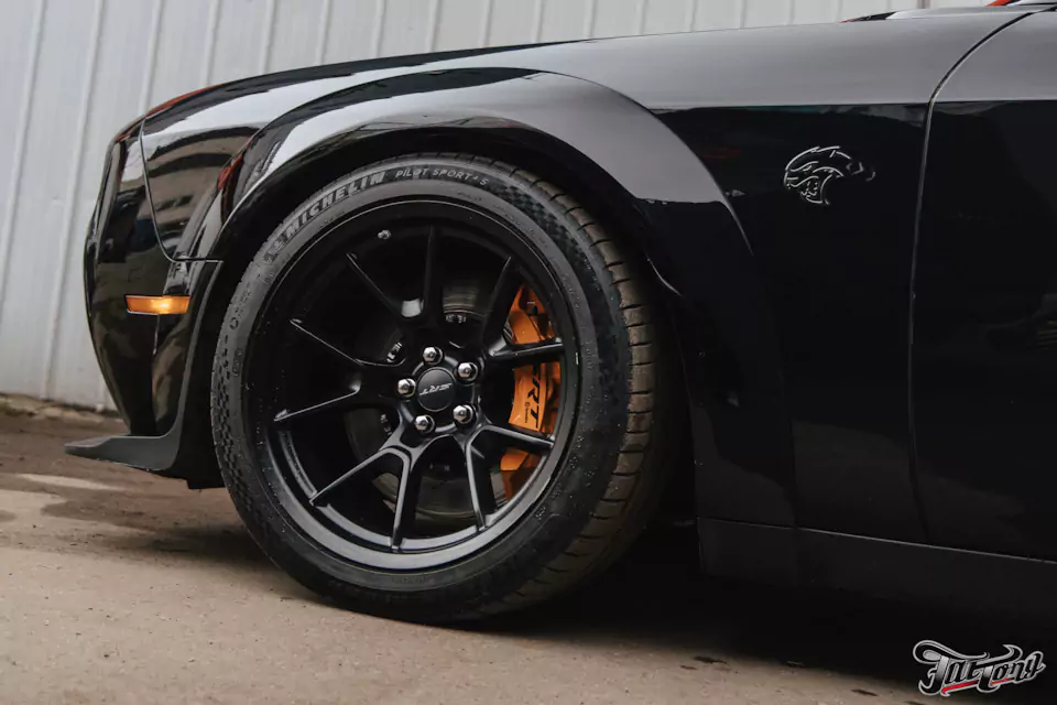 Окрас и оклейка бампера, комплекс детейлинг-услуг для Dodge Challenger SRT Hellcat